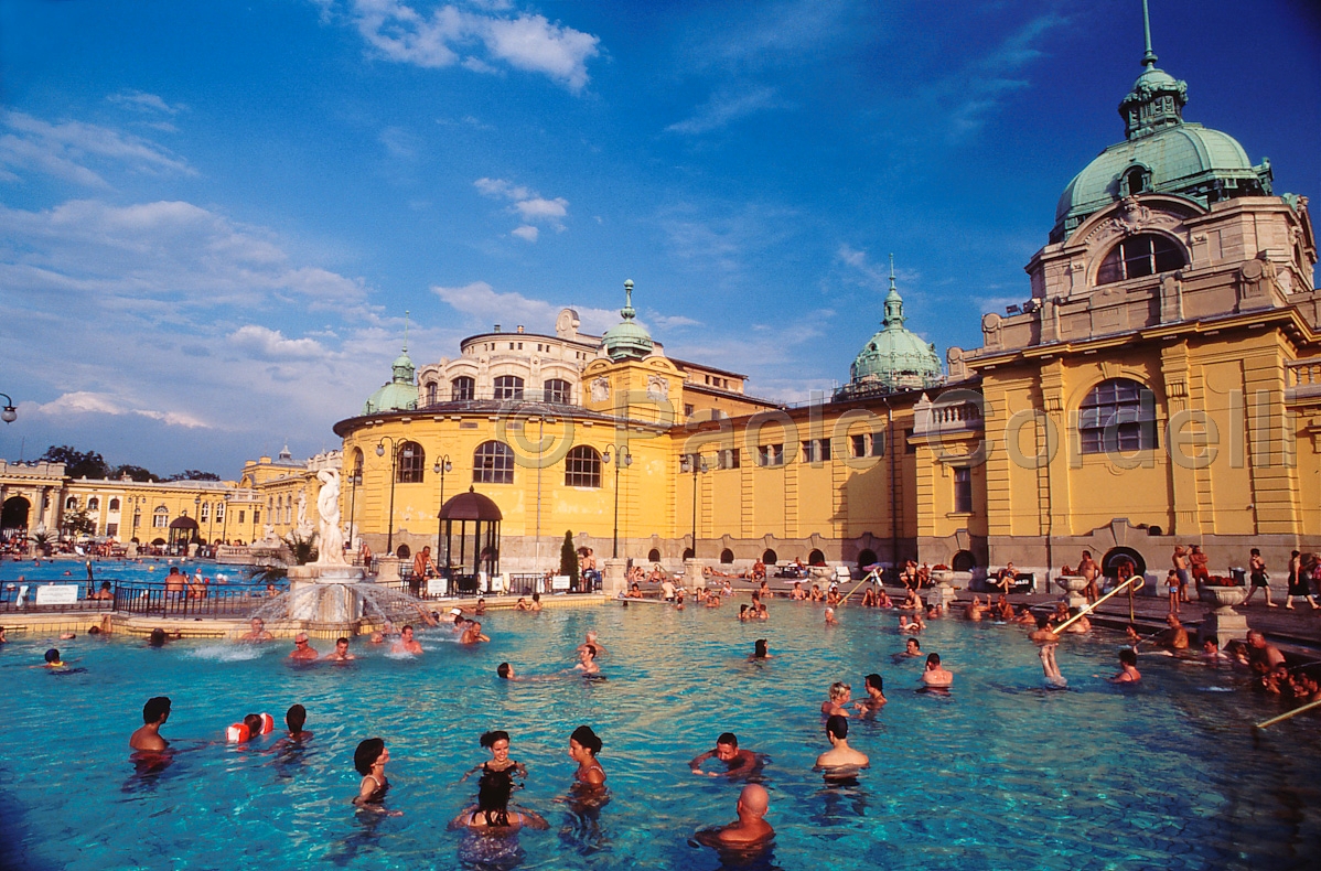 Szechenyi Thermal Baths, Budapest, Hungary
 (cod:Budapest 08)